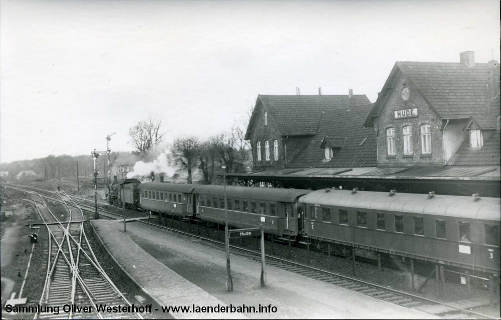 http://www.laenderbahn.info/hifo/zugrossherzogszeiten/hude/hude_0009_1954.jpg