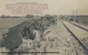 Aus einer anderen Perspektive noch einmal die umgestürzten Waggons