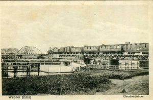 Ein typischer Personenzug überquert die Ems