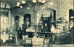 Centralbahnhof Oldenburg. Die 1909 gelaufene Karte dürfte durchaus einige Jahre früher entstanden sein. Wir sehen den Wartesaal erster und zweiter Klasse.