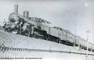 Die S3 Nr. 151 "WODAN" vor einem Schnellzug im oldenburgischen.