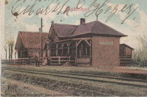 Das kleine Gebäude der Station in Neusüdende ist auf einer seltenen Ansichtskarte abgebildet.