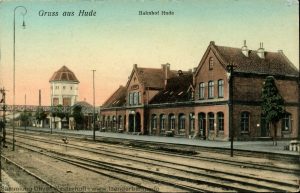 Die Seite der Strecke nach Nordenham zeigt diese nach 1909 (Bau des Wasserturms) entstandene Ansicht.