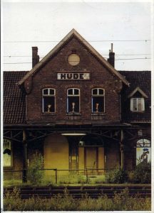 Endzeit auf Bahnhof Hude kurz vor dem Abriss des Bahnhofsgebäudes 1988.