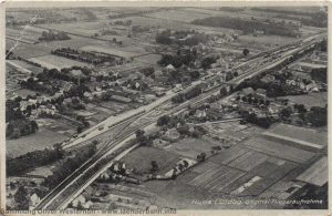 Noch ist die Welt in Ordnung, weitestgehend unverändert zeigt sich der Inselbahnhof Hude in den 1960er Jahren.