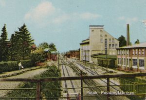 Der Ausschnitt aus der Karte erlaubt einen Vergleich mit der Litho von 1896. Der Bahnhof ist hier hinter der Pudding-Fabrik auf der rechten Seite.