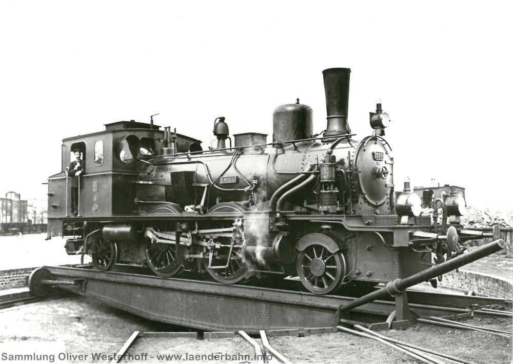 Aus der ersten Lieferung dieser Lokomotiven 1907 stammt die Nummer 186 "VAREL", die bis 1927 im Einsatz war.