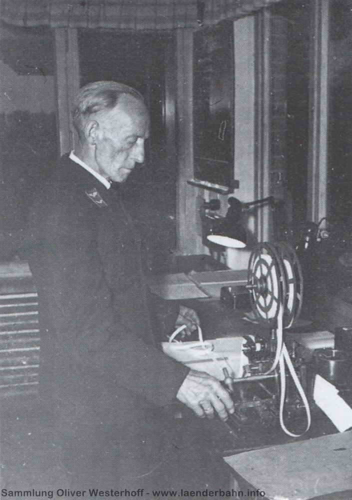 Mein Großvater Bernhard Westerhoff am Morsetelegrafen